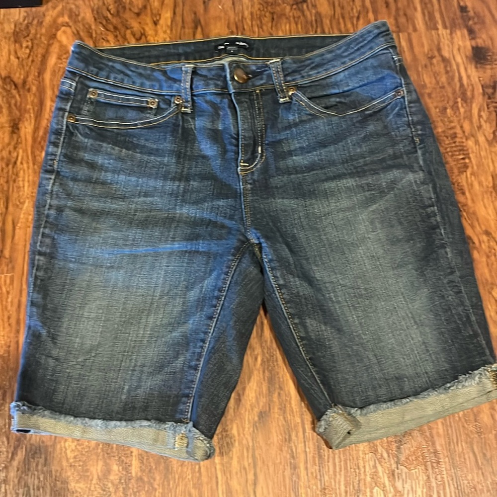 Women’s gap Aubrey shorts size 6